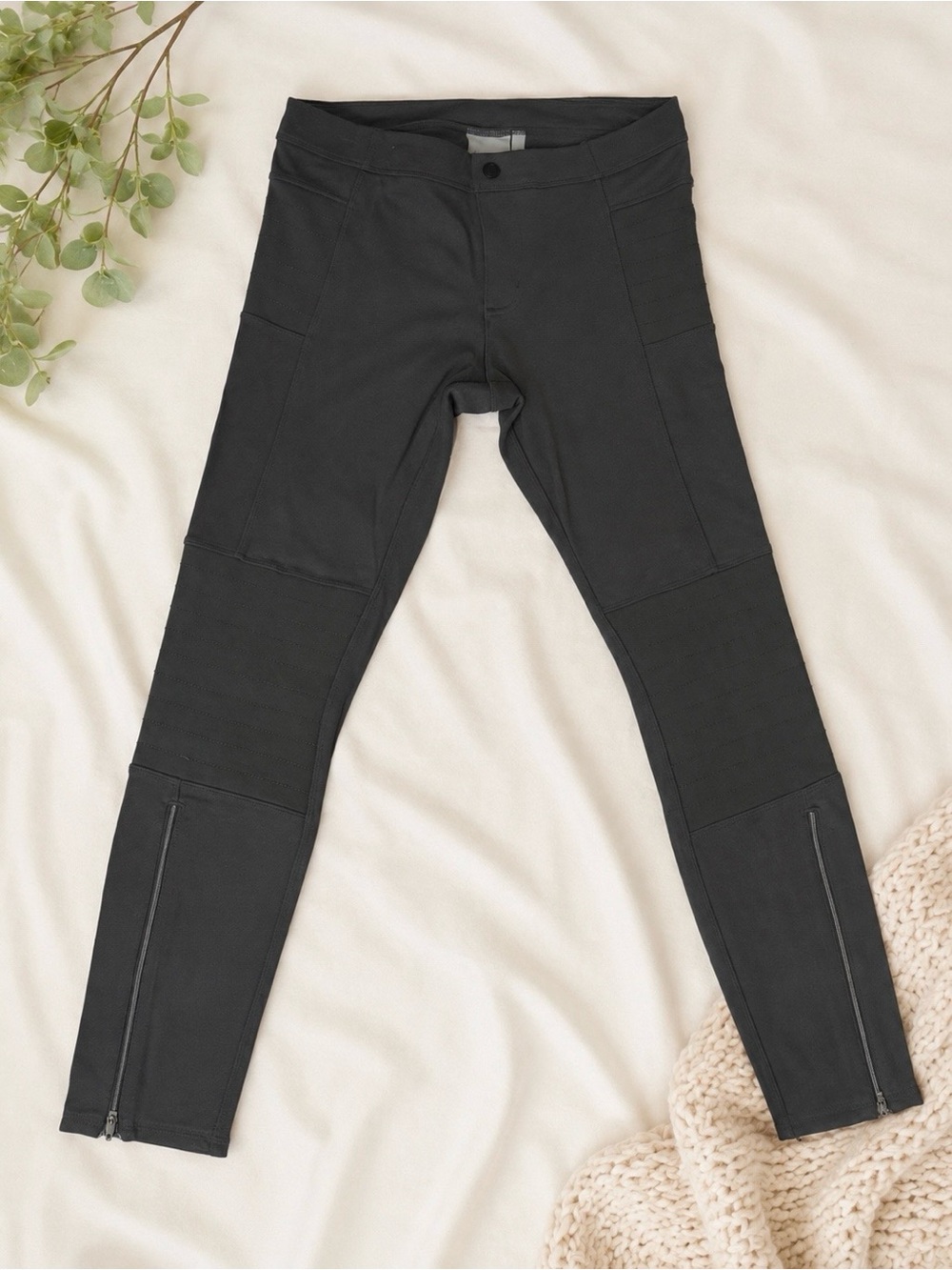 Athleta Olive Green Moto Leggings Size 6 Zip Ankle Athletic Pants